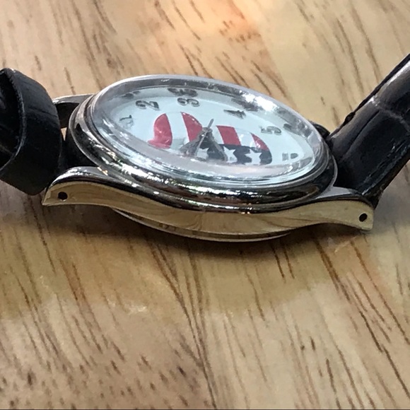 Special Edition RETIRED Santa Claus Mickey Watch - Picture 2 of 11